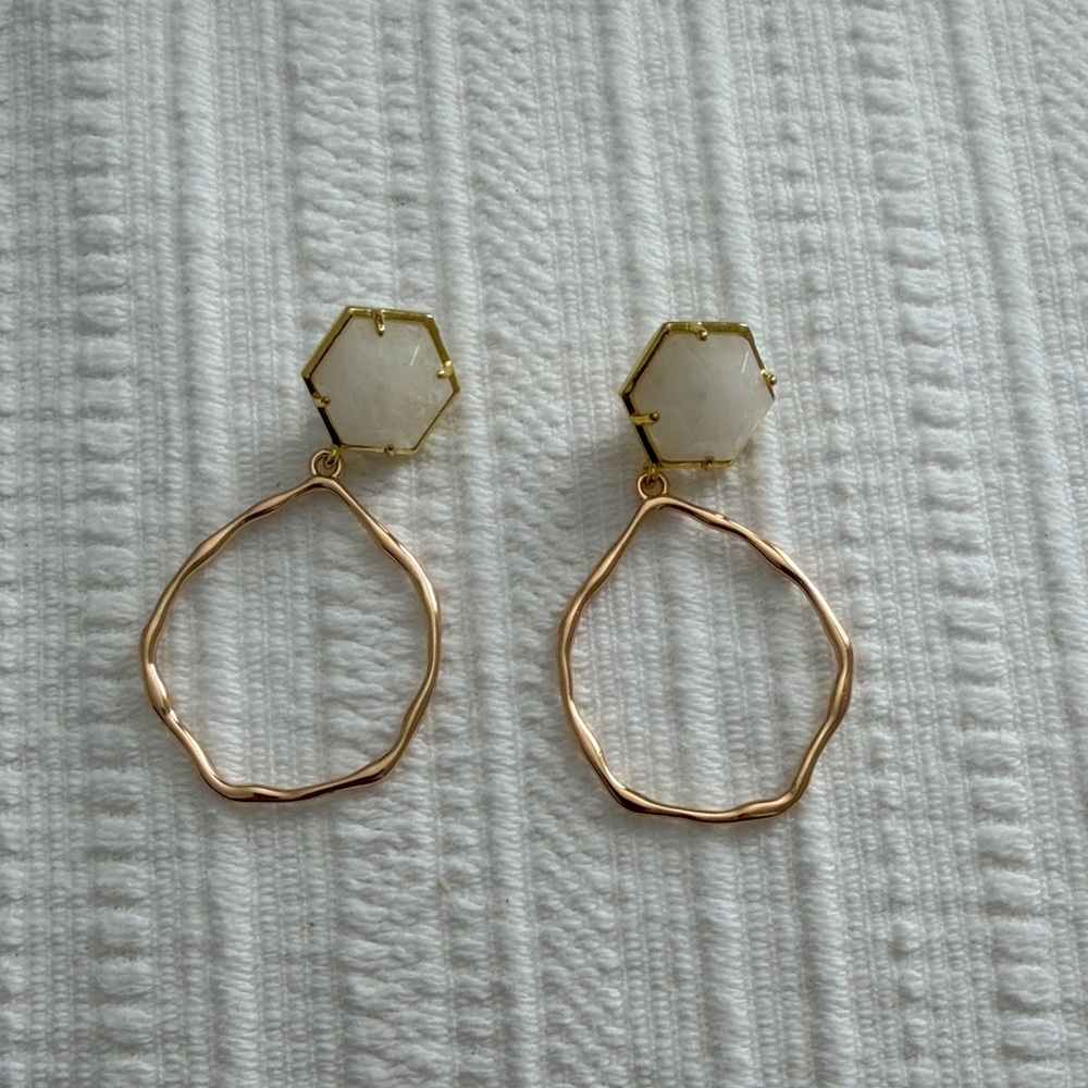 Elegant Gold and Cream Earrings